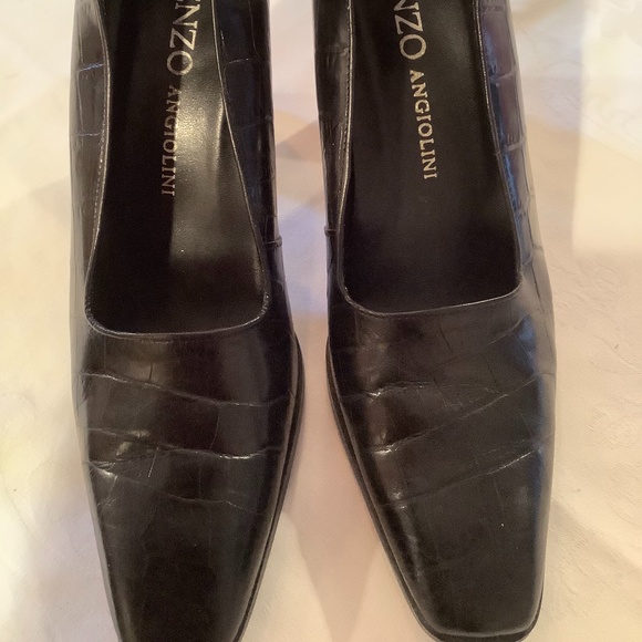 Beautiful and Classy  Enzo’s Angiolini 8 Narrow pump - Picture 1 of 5